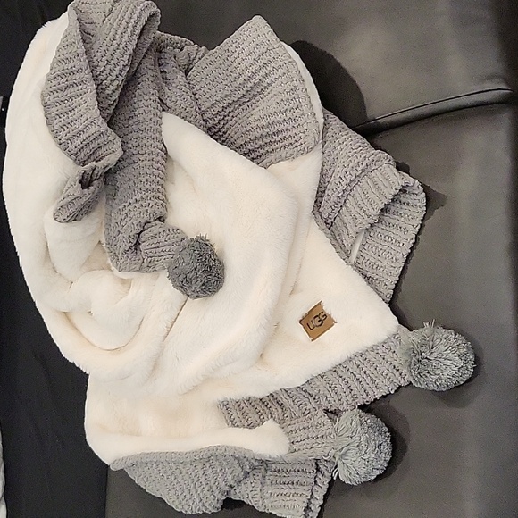 UGG Bedding Ugg Cameron Reversible Faux Fur Throw Blanket Poshmark